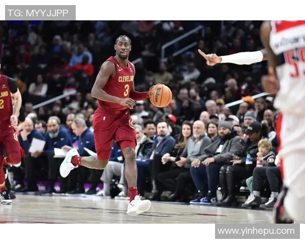 卡里斯勒韦尔如何在NBA赛场上展现个人魅力与团队合作精神